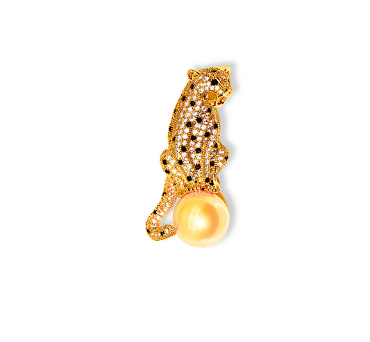 BR899559-Elegant Gold-Plated Leopard Brooch with Pearl Accent